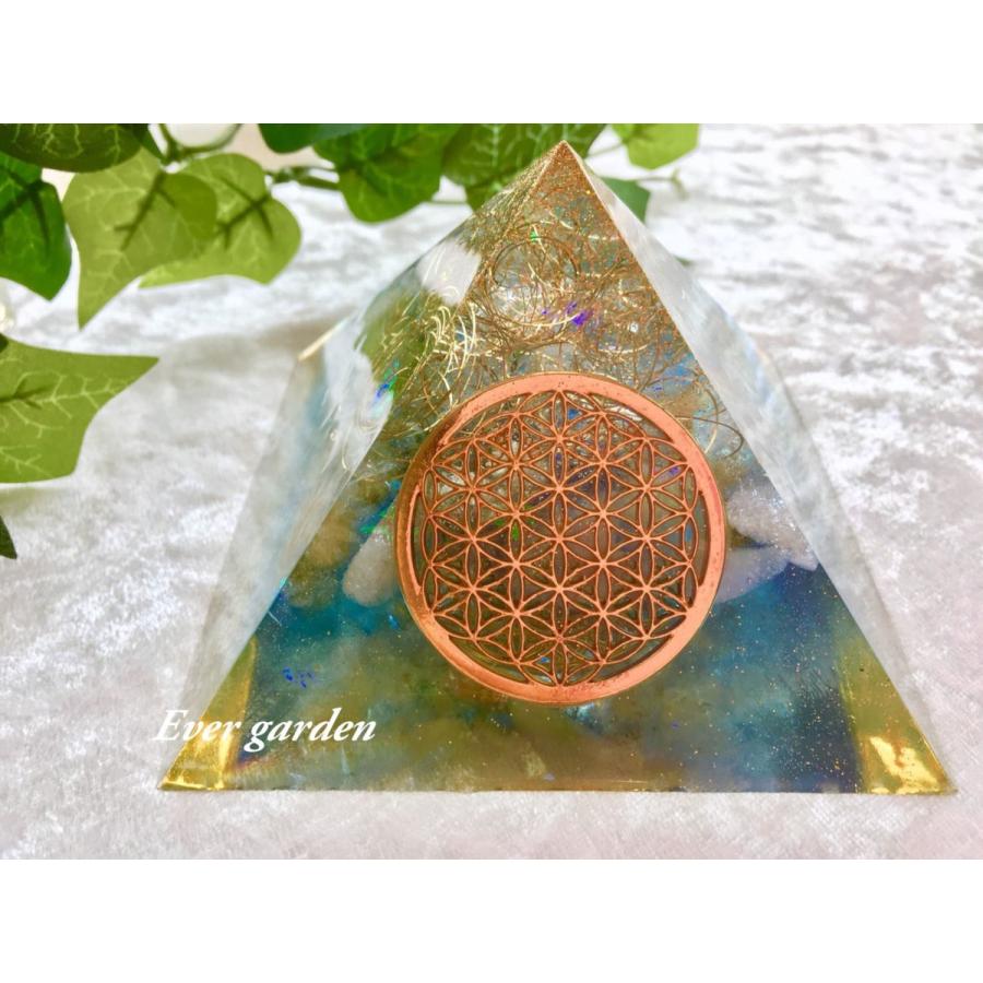 【黄金比】ドラゴンのオルゴナイト　【ピラミッド】 黄金比ピラミッドオルゴナイト Blueドラゴン｜オルゴンエネルギーを