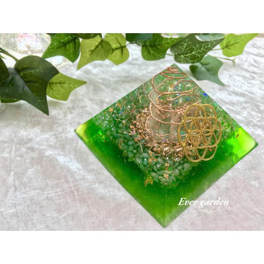 ピラミッド 黄金比 オルゴナイト レジン シリコンモールド ネックレス