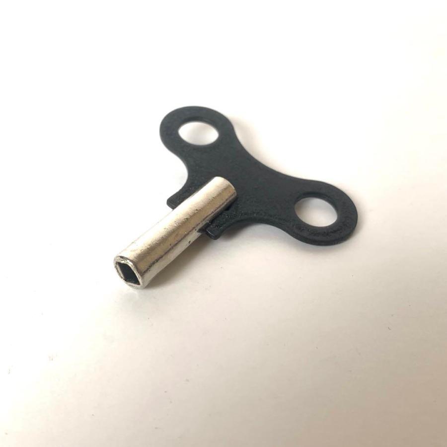ねじまき 巻き鍵 ゼンマイ 掛け時計 古時計 オルゴールなど