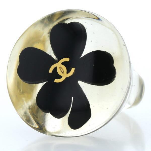 2559⭐ CHANEL　四つ葉のクローバー　レジンリング 2559⭐ CHANEL 四つ葉のクローバー レジンリング - メルカリ