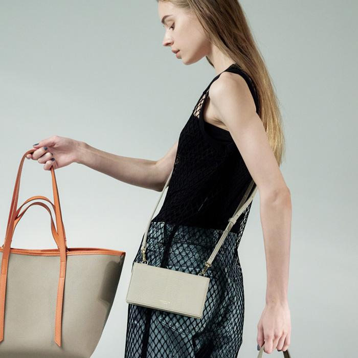 VIOLAd'ORO ヴィオラドーロ リザード型押しレザー 横型スマートフォン