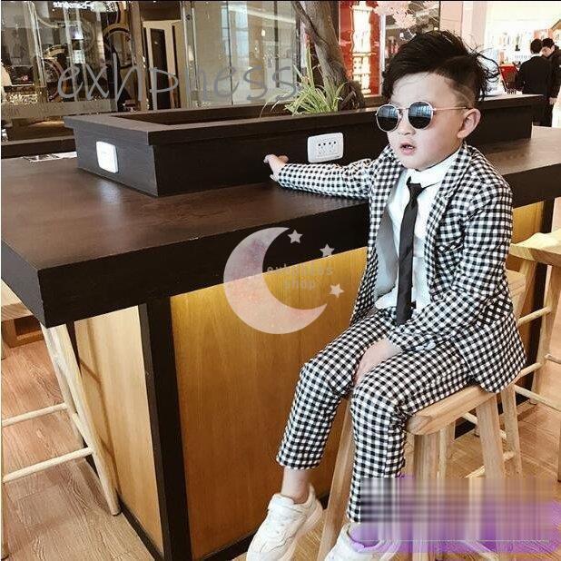 新作多数 おしゃれ キッズスーツ 男の子 タキシード 4点セット子供スーツ 礼服 結婚式 七五三 演奏会 発表会 卒業式 入学式 ジュニア服 100 110 1 130 140 150 160cm 学校 説明会 無地 ホワイト 白 フォーマルスーツ Fucoa Cl