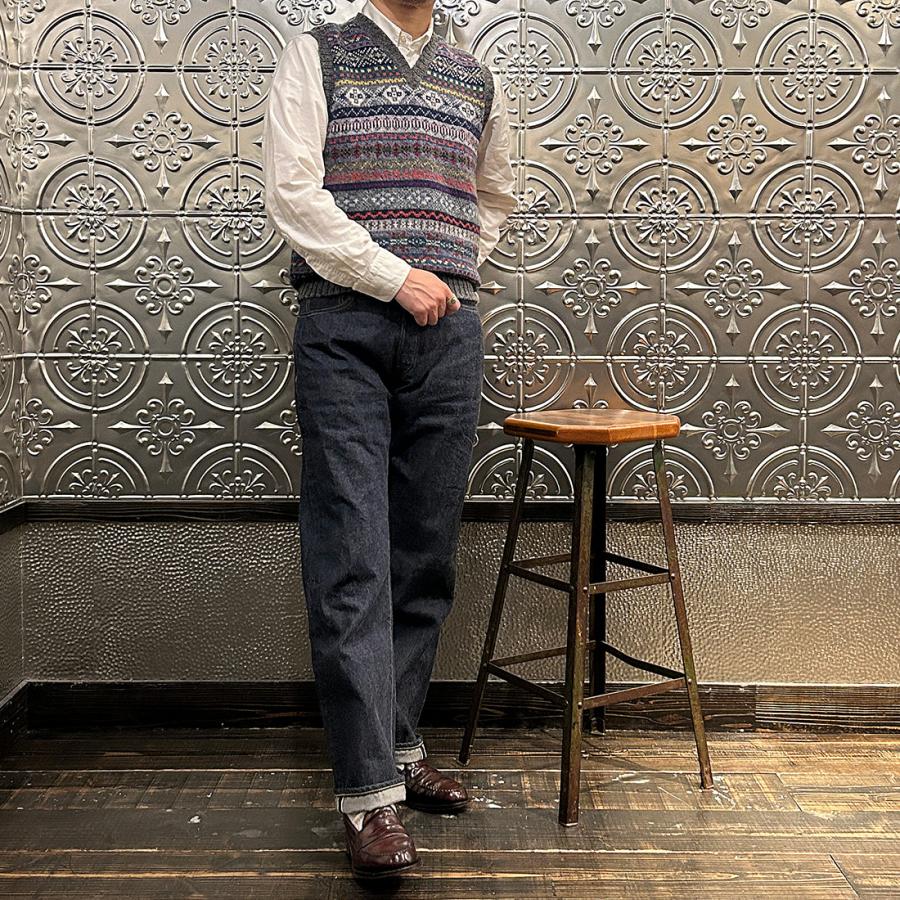美品！スコットランド製【ジャミーソンズ】フェアアイルベスト　ミドルゲージ Jamieson's of Shetland JAMIESON'S ジャミーソンズ フェアアイル柄 V