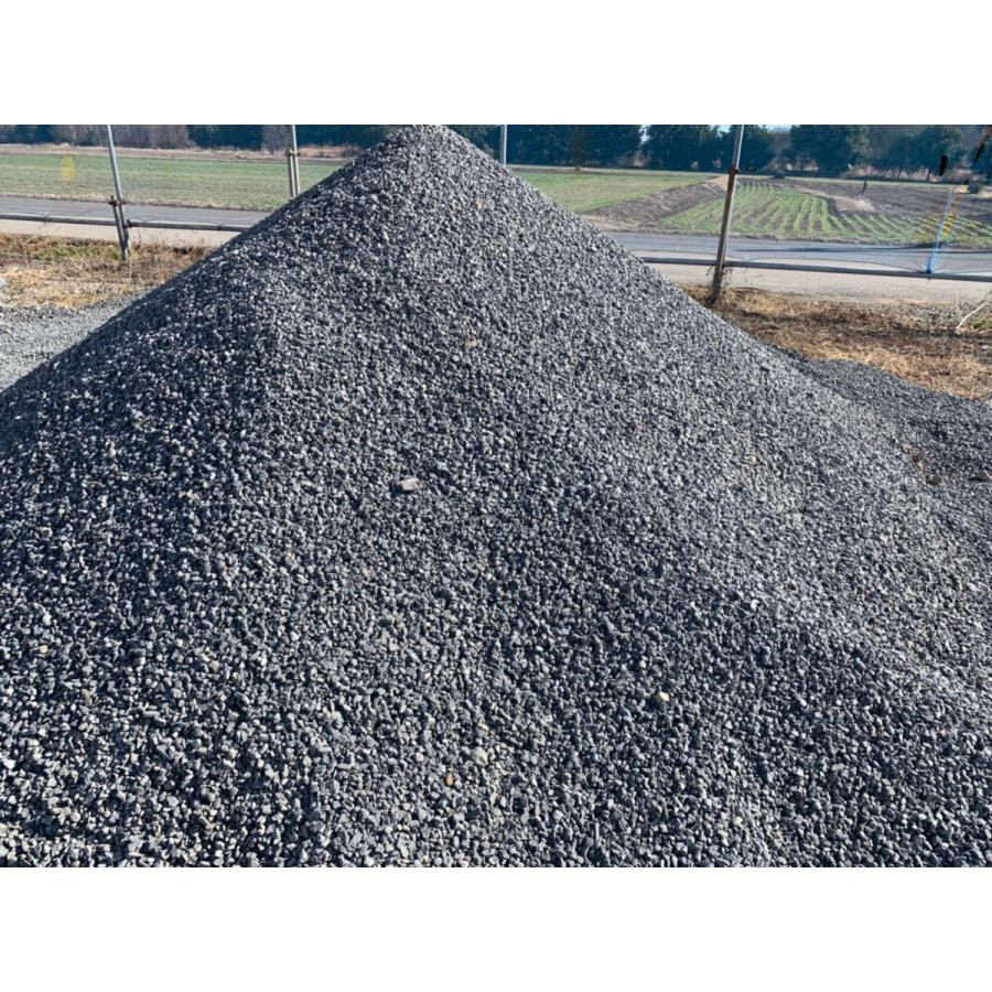 お庭などに敷かれている砂利 2トン車1台 分
