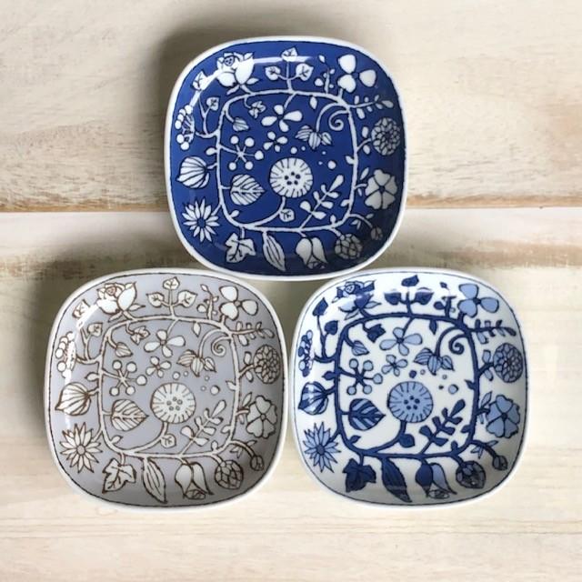 青い花柄食器 15個セット 湯呑み 15個　取り皿15枚 フラワーパレード トリオ 角取皿 15cm プレート 青 白 グレー 3枚