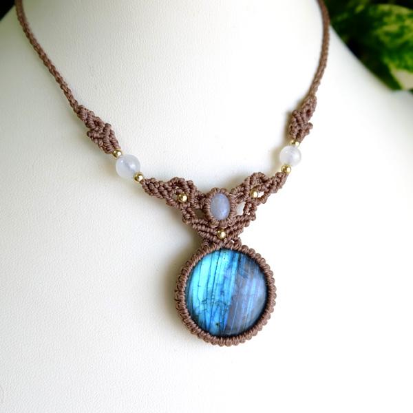 ラブラドライト・ムーンストーンのマクラメネックレス ラブラドライト ムーンストーン マクラメネックレス | Handmade