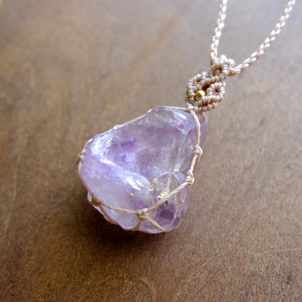 アメジスト カテドラル原石（マダガスカル産）マクラメ編みペンダントネックレス　2月誕生石　プレゼント母の日ギフト 3050　メール便送料無料 |  | 02