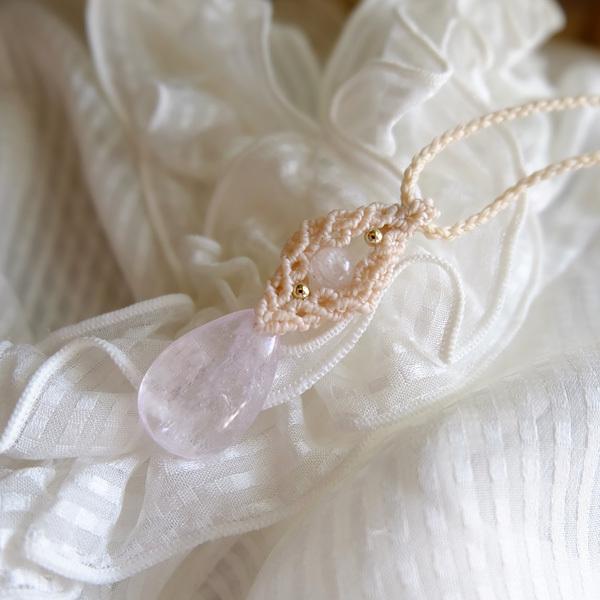 クンツァイト 小粒マクラメ編みペンダントネックレス 天然石