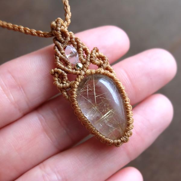 天然ピンクメノウ・ルチルクォーツのマクラメネックレス 天然ピンクメノウ・ルチルクォーツのマクラメネックレス