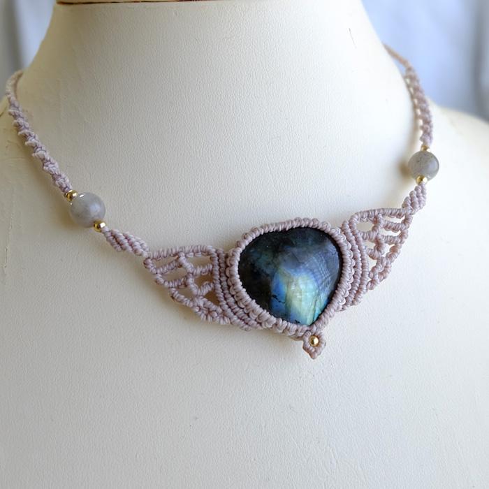 ハート形 ラブラドライト（マダガスカル産）天使の羽 マクラメ編みチョーカートネックレス　1点もの天然石マクラメアクセサリー プレゼントギフト 3083 |  | 05