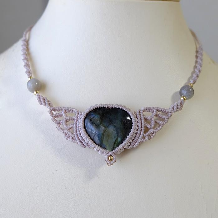 ハート形 ラブラドライト（マダガスカル産）天使の羽 マクラメ編みチョーカートネックレス　1点もの天然石マクラメアクセサリー プレゼントギフト 3083 |  | 07