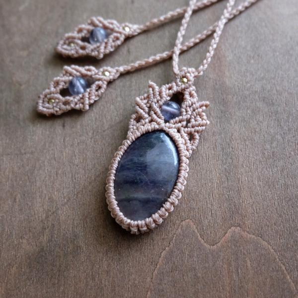 フローライト・アイオライト マクラメ編みペンダントネックレス 天然石