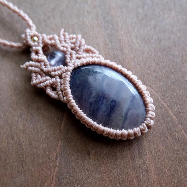 フローライト・アイオライト マクラメ編みペンダントネックレス 天然石