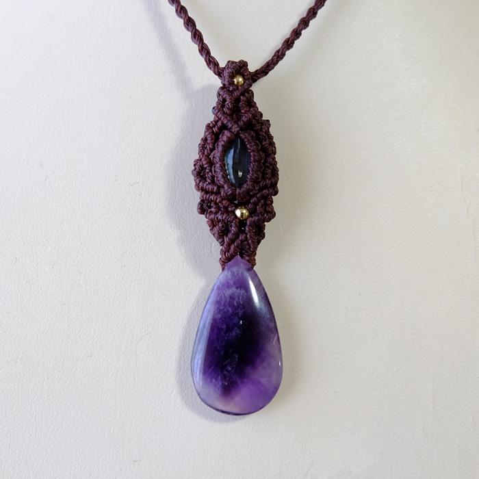 ファントムアメジスト （インド産）・マガダスカルローズ・エメラルド（コロンビア産） リバーシブル マクラメ編みペンダントネックレス 3151 |  | 10