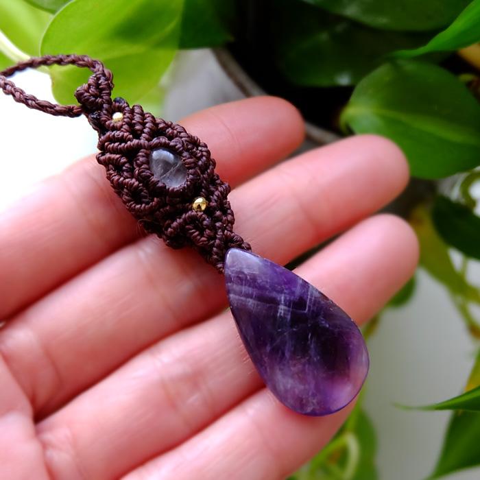 ファントムアメジスト （インド産）・マガダスカルローズ・エメラルド（コロンビア産） リバーシブル マクラメ編みペンダントネックレス 3151 |  | 03