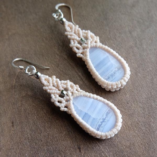 レースアゲートピアス アフリカ産 ブルーレースアゲート マクラメ編みピアス