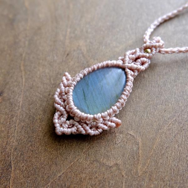 ラブラドライト（マダガスカル産）マクラメ編みミニペンダントネックレス 天然石アクセサリー プレゼントギフト 3184　メール便送料無料 |  | 03