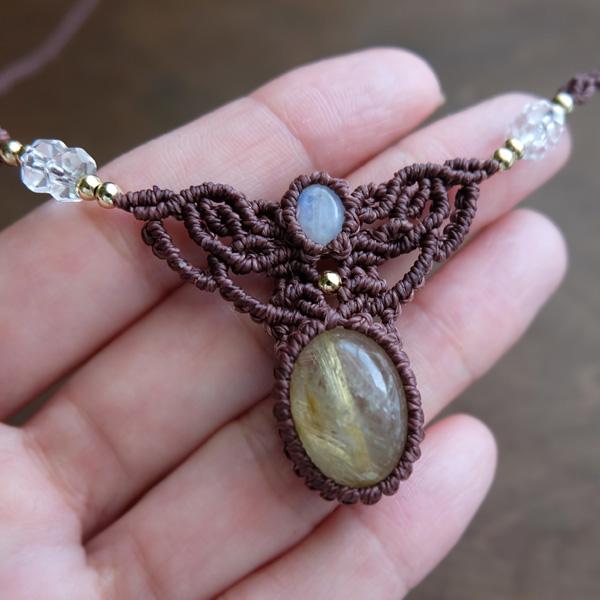 クォーツインクォーツ（ルチル入り）マクラメネックレス 限りなく繊細☆不思議☆シルバールチルインクォーツ マクラメ