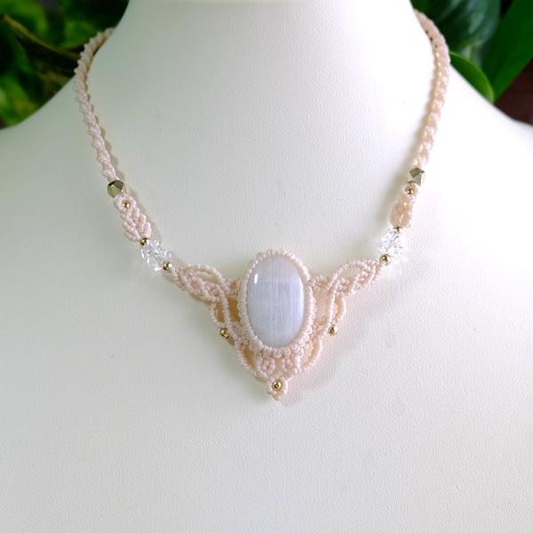 ヒマラヤ水晶 ・ムーンストーン（スリランカ産）マクラメ編みペンダント　3706 ヒマラヤ水晶 ・ムーンストーン（スリランカ産）マクラメ編み