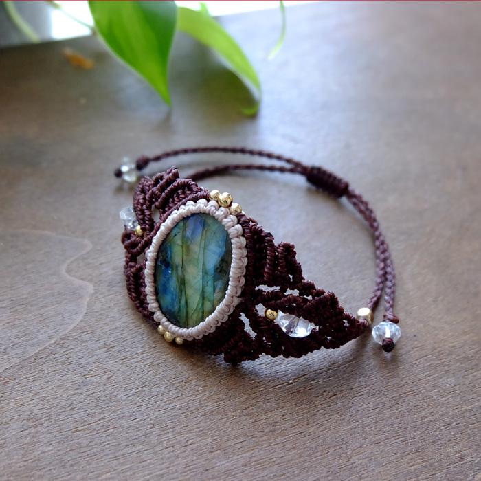 大きめラブラドライト（マダガスカル産）・カット水晶マクラメ編みバングル風ブレスレット（男女兼用可天然アクセサリー）プレゼントギフト　3547 |  | 03