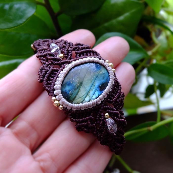 大きめラブラドライト（マダガスカル産）・カット水晶マクラメ編みバングル風ブレスレット（男女兼用可天然アクセサリー）プレゼントギフト　3547 |  | 05