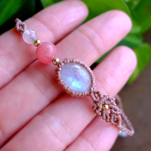 ムーンストーン（スリランカ産）・インカローズ3Ａ（アルゼンチン産）8mm丸玉 6月誕生石マクラメ編みブレスレット・プレゼントギフト　3553 |  | 03