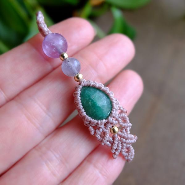 エメラルド（コロンビア産）5月誕生石 マクラメ編みブレスレット 1点もの天然石アクセサリー プレゼントギフト 　3564 　メール便送料無料 |  | 02