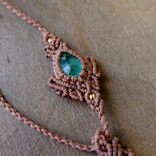 ロードナイト（インド産）・エメラルド（コロンビア産） マクラメ編み