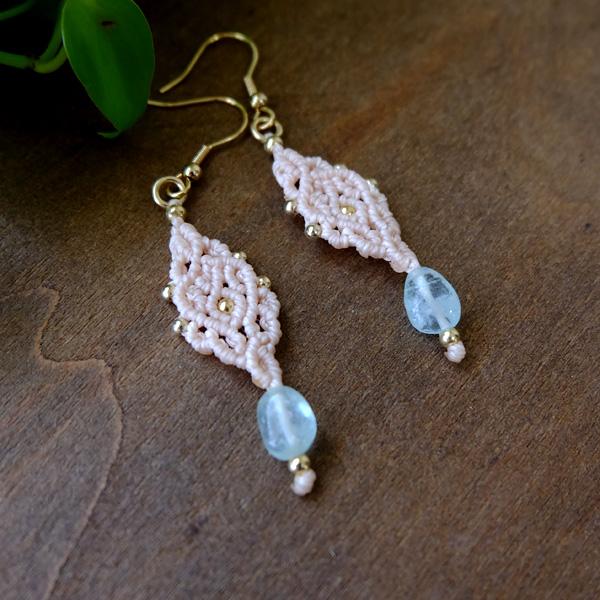 アクアマリン（パキスタン産） マクラメ編みピアス 3月誕生石　海のような天然石 プレゼントギフト 3764  メール便送料無料 |  | 01