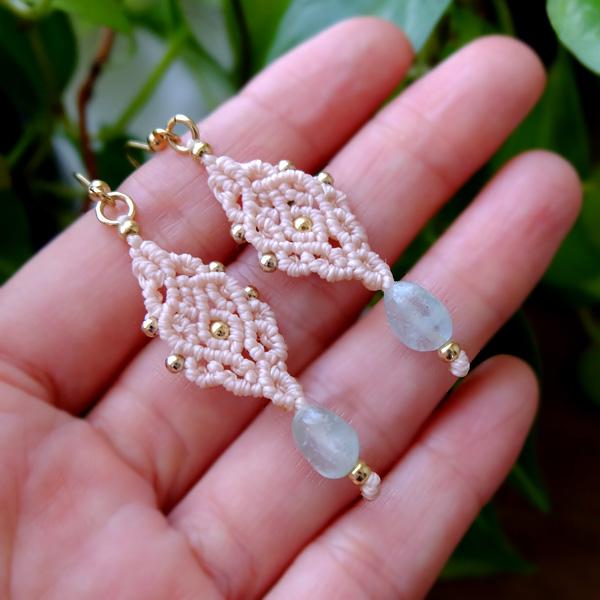 アクアマリン（パキスタン産） マクラメ編みピアス 3月誕生石　海のような天然石 プレゼントギフト 3764  メール便送料無料 |  | 02