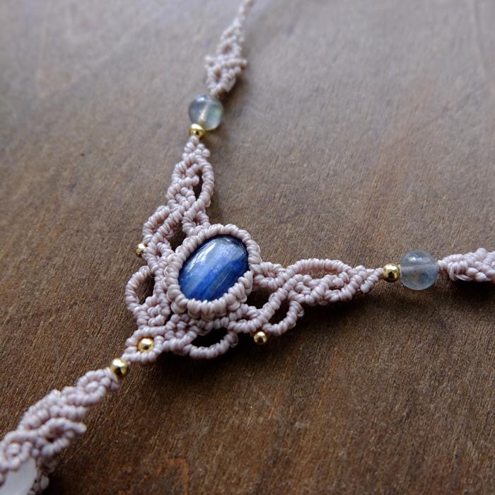 カイヤナイト（ネパール産）・水晶ポイント（ブラジル産） マクラメ