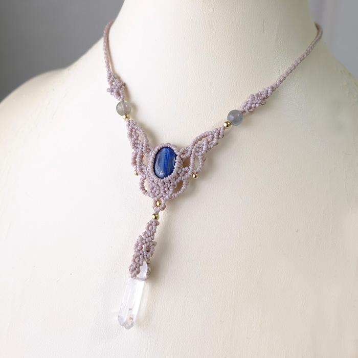 カイヤナイト（ネパール産）・水晶ポイント（ブラジル産） マクラメ