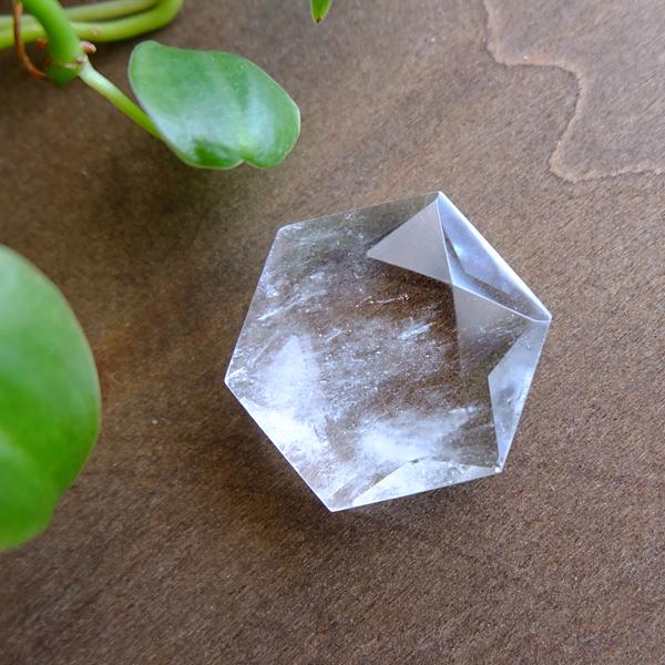 天然水晶六芒星カット（ヘキサグラム クリスタル）幸せを呼び込む幸運
