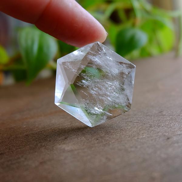 天然水晶六芒星カット（ヘキサグラム クリスタル）幸せを呼び込む幸運