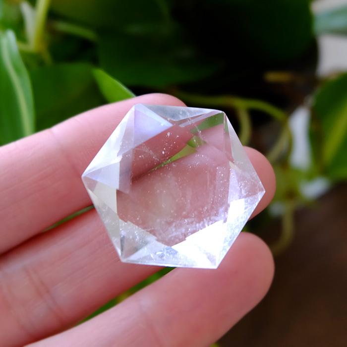 天然水晶六芒星カット（ヘキサグラム クリスタル）約29×29×10mm 幸せを