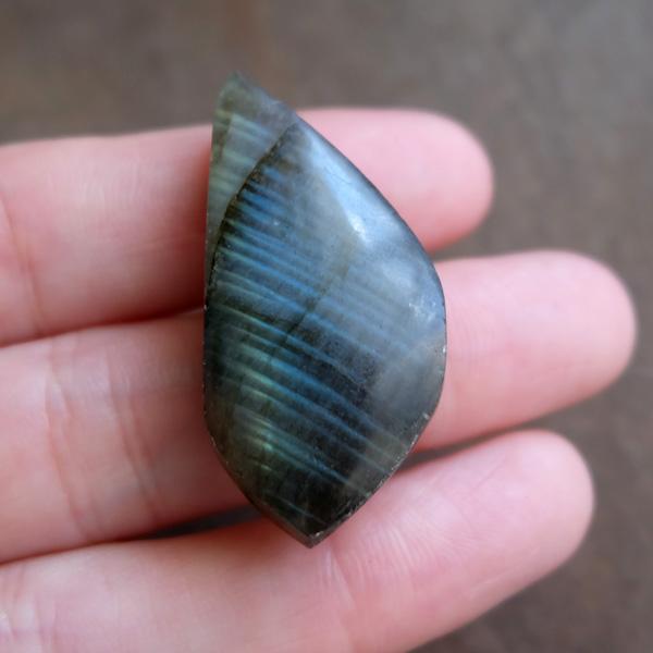 おおきめラブラドライト（マダガスカル産）良質天然石ルースカボション