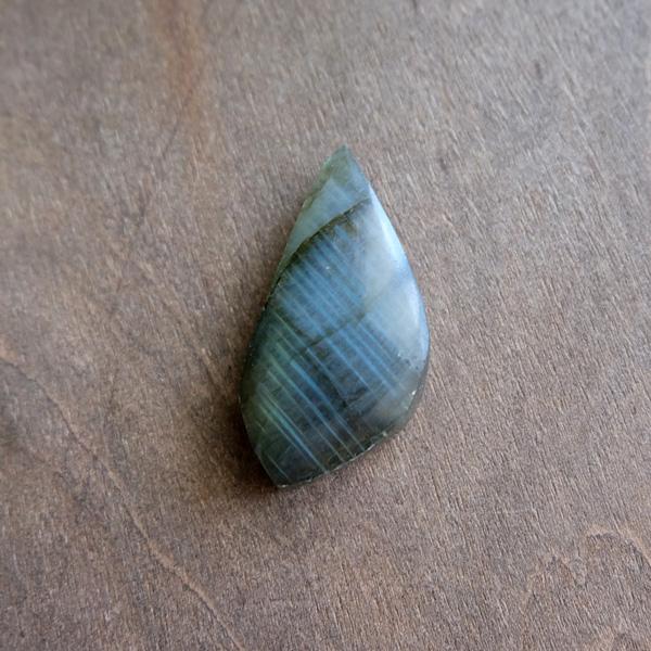 おおきめラブラドライト（マダガスカル産）良質天然石ルースカボション