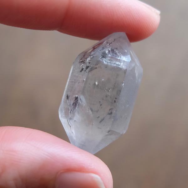 ブラジル産 水晶原石ダブルポイント（両剣水晶） 約30×16×12mm 天然石
