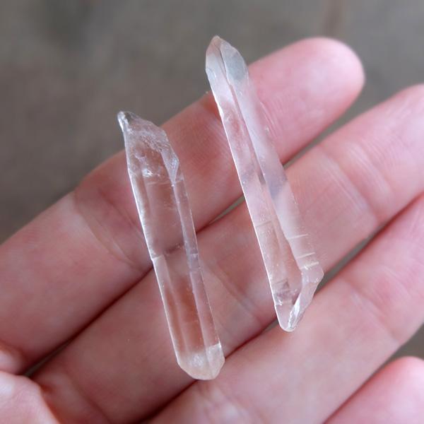 ピンクレムリアンシード 原石ポイント水晶（ブラジル産）2本