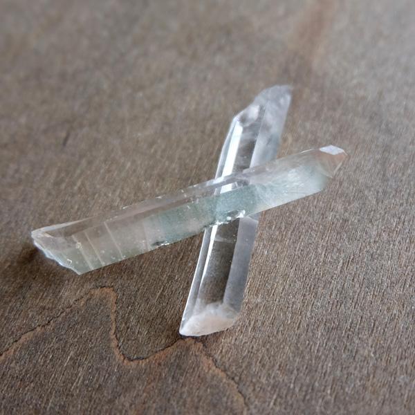 ピンクレムリアンシード 原石ポイント水晶（ブラジル産）2本セット
