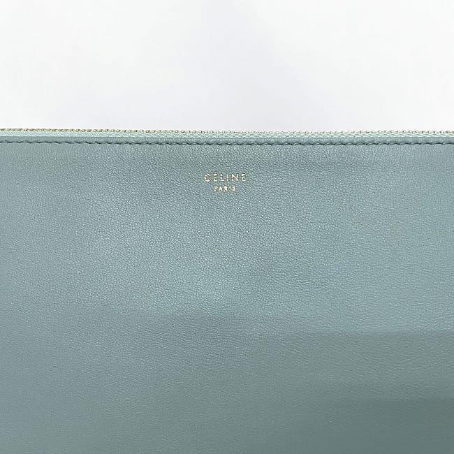 セリーヌ クラッチバッグ ブルー ブラック 104233AFF 美品 レザー 中古 CELINE ファスナー バイカラー ポーチ ハンドバッグ 小物入れ シンプル 定番 人気 女性 レディース 高級感 上品 エレガンス オシャレ 無地 ロゴ ワンポイント 革 ブランド 本物 鑑定済み CELINE（セリーヌ） クラッチバッグ ブルー ブラック 104233AFF 美品