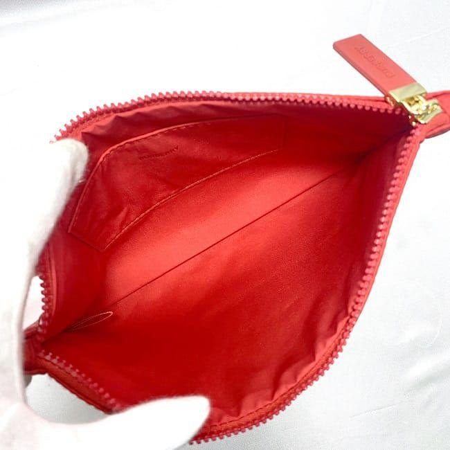 バーバリー ポーチ レッド 美品 小物入れ マチなし ナイロン ラバー