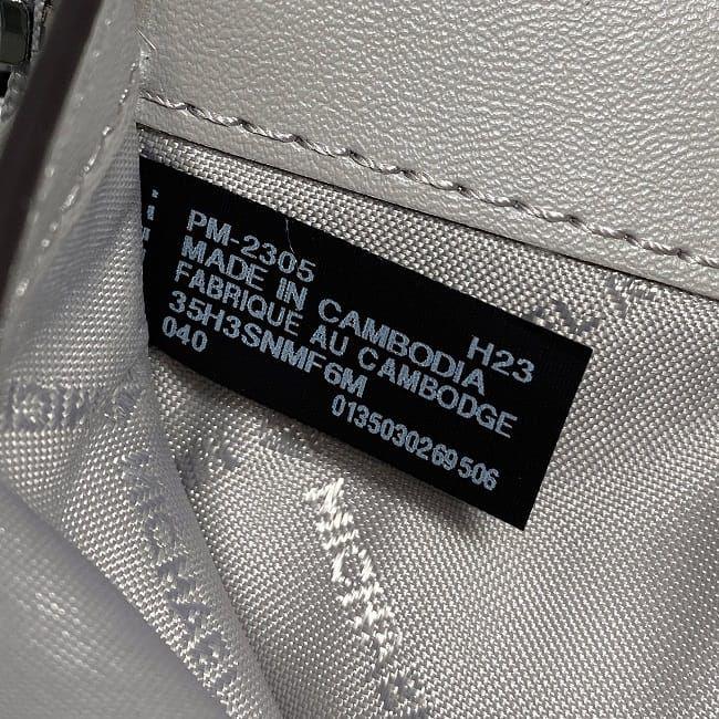 MICHAEL KORS マイケルコース 三つ折り 財布 シルバー MICHAEL KORS マイケルコース 三つ折り 財布 シルバー