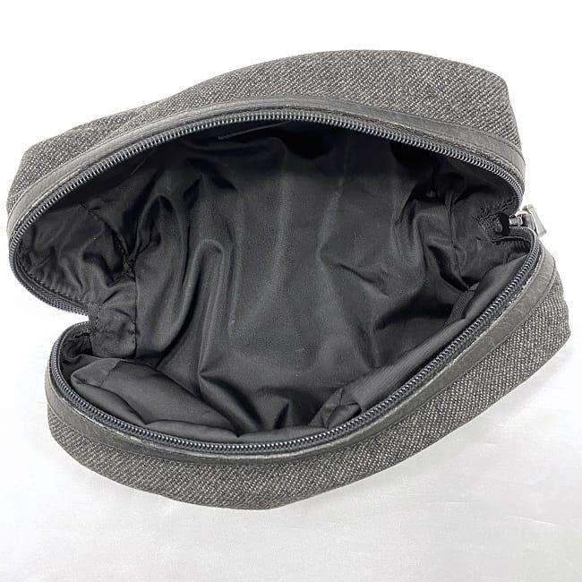 PRADA ナイロン ポーチグレーファスナー