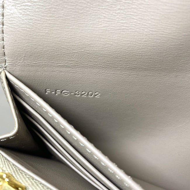 【美品】CELINE 長財布 ラージ フラップ ウォレット　ベージュ CELINE セリーヌ 二つ折り 長財布 ラージフラップ ウォレット