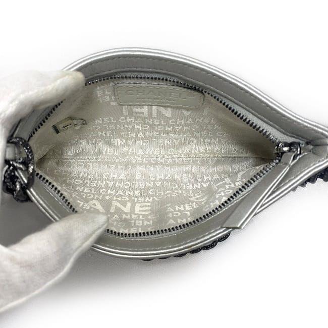 ✨希少✨シャネルアクセサリーポーチメタルシルバーカメリアチメタルレザー CHANEL シャネル アクセサリーポーチ シルバー カメリア レア 美品