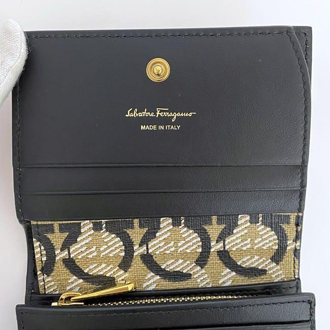 FERRAGAMO サルヴァトーレ フェラガモ 二つ折り 財布 オレンジ