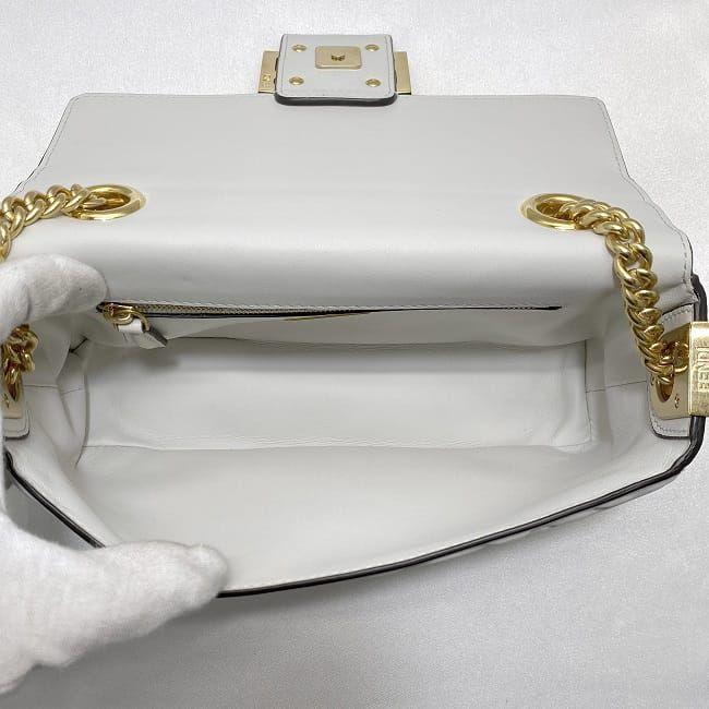 FENDI（フェンディ） ショルダーバッグ バゲット チェーン ミディ f