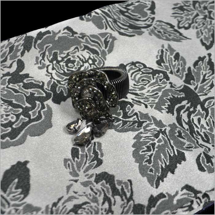 メンズストール ローズ薔薇柄 大きめの花柄モデル グレーモデル リング付 2wayモデル リングタイ スカーフ アスコットタイ 日本製 おしゃれ Hs 7802g Fts メンズ通販 モテ系 ちょいワル 通販 Yahoo ショッピング