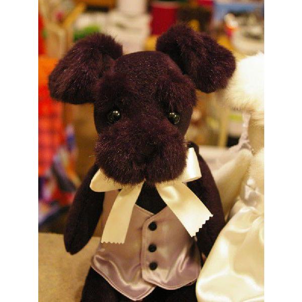 ミニチュアシュナウザーぬいぐるみ・洋装ウェディングドール